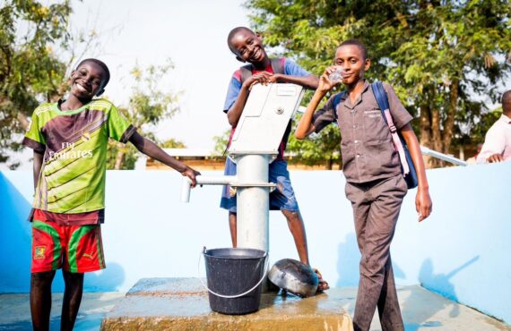 Prix d’un forage d’eau avec pompe manuelle au Cameroun